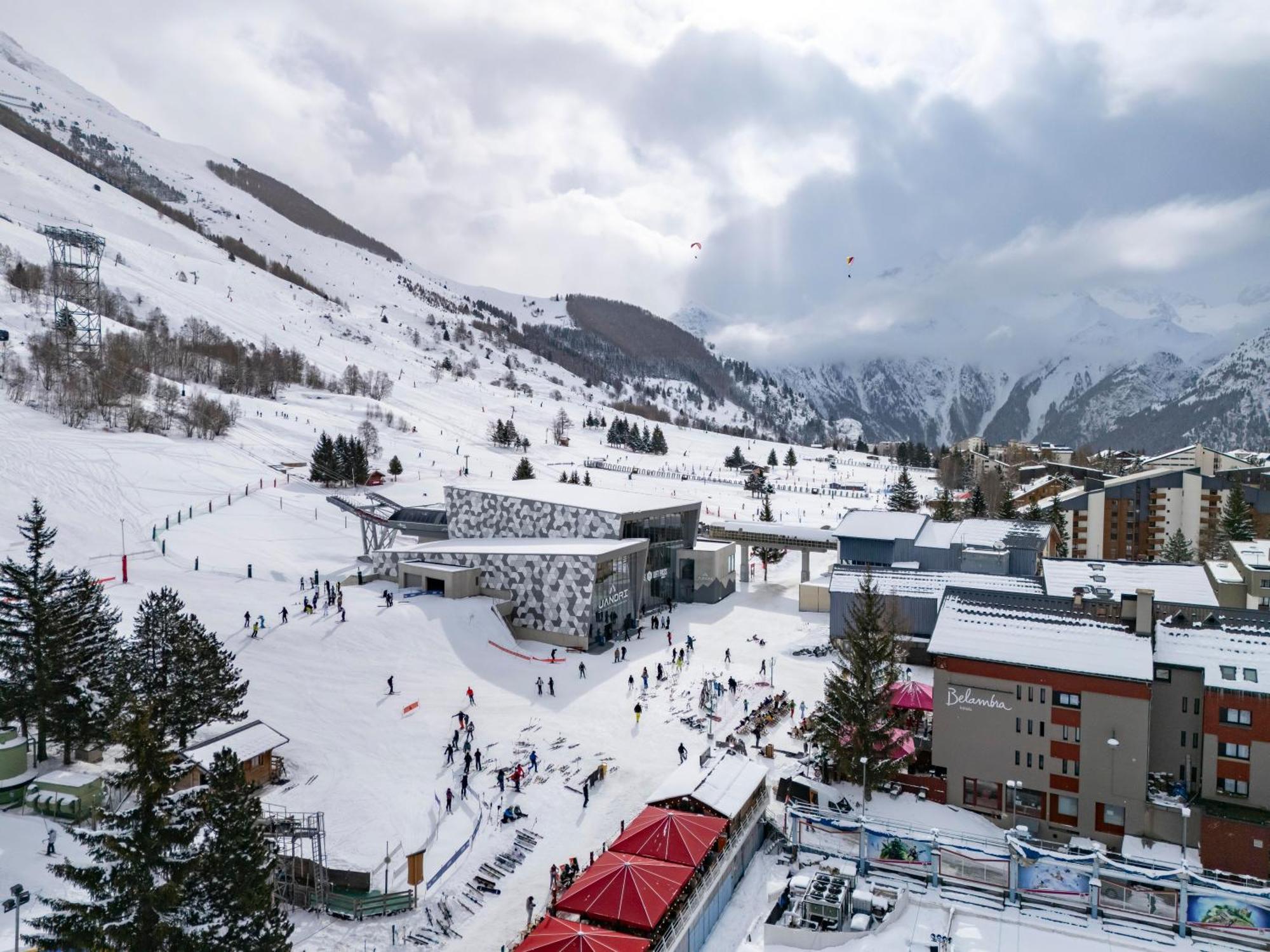 Hotel Les 2 Alpes L'Oree Des Pistes Les Deux Alpes Exterior photo